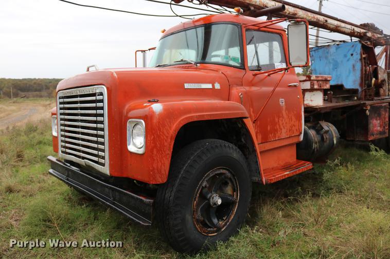 image for item DD5382 1974 International 1600 drilling rig truck