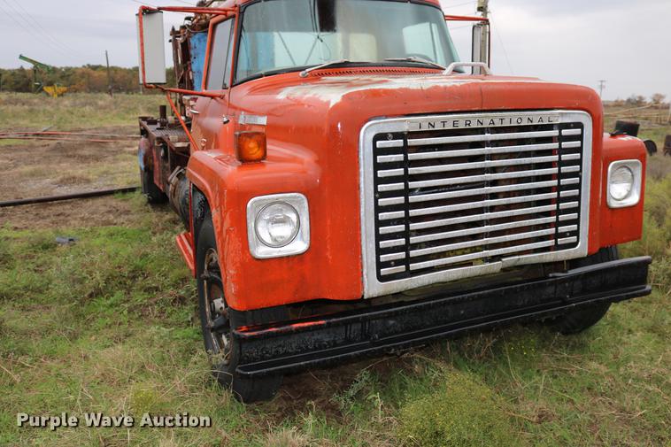 image for item DD5382 1974 International 1600 drilling rig truck