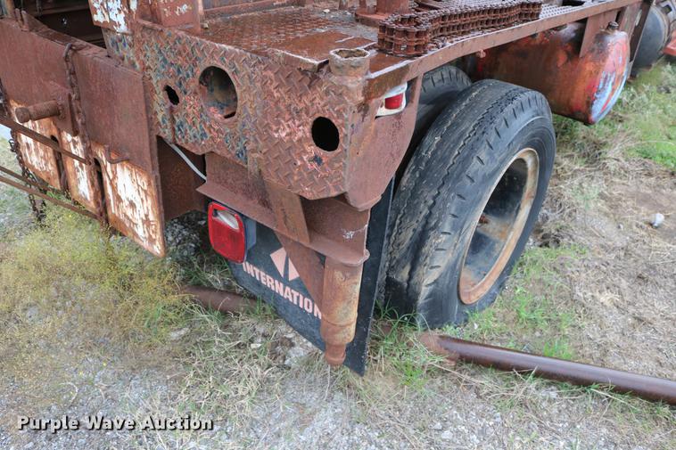 image for item DD5382 1974 International 1600 drilling rig truck