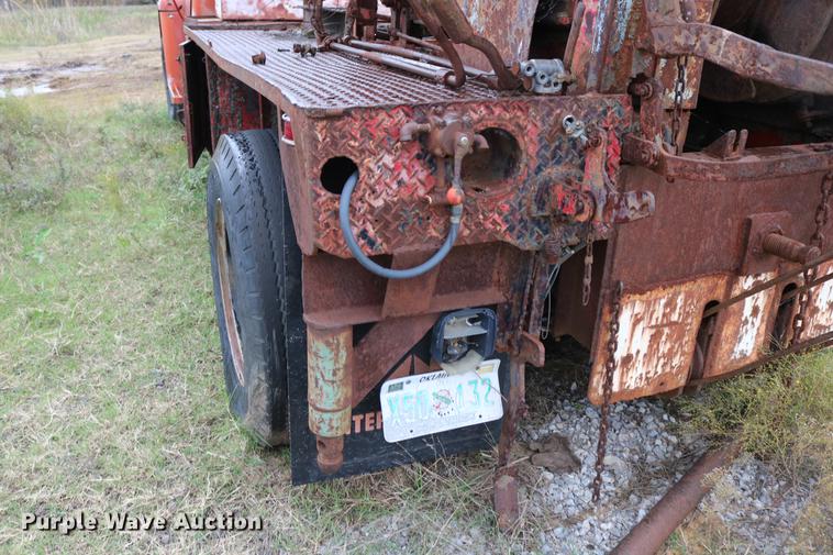 image for item DD5382 1974 International 1600 drilling rig truck