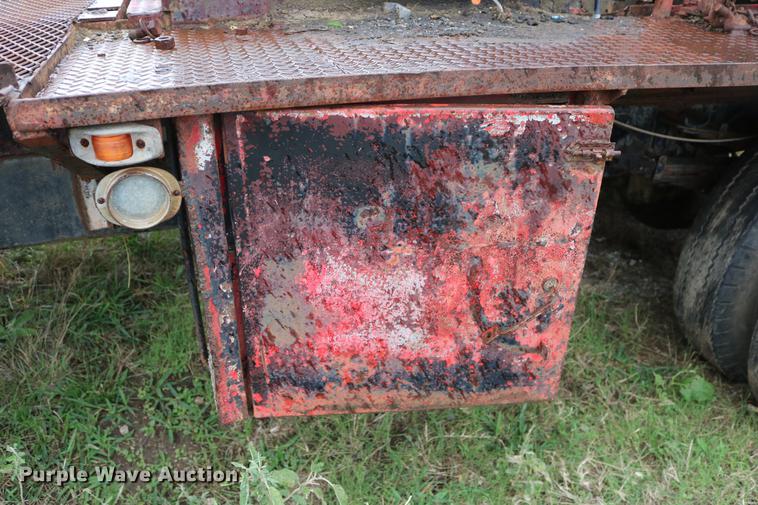 image for item DD5382 1974 International 1600 drilling rig truck