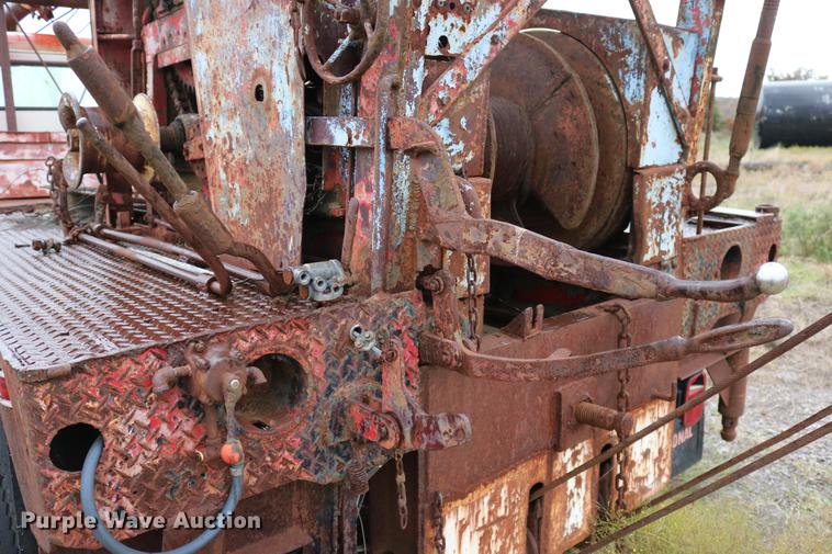 image for item DD5382 1974 International 1600 drilling rig truck