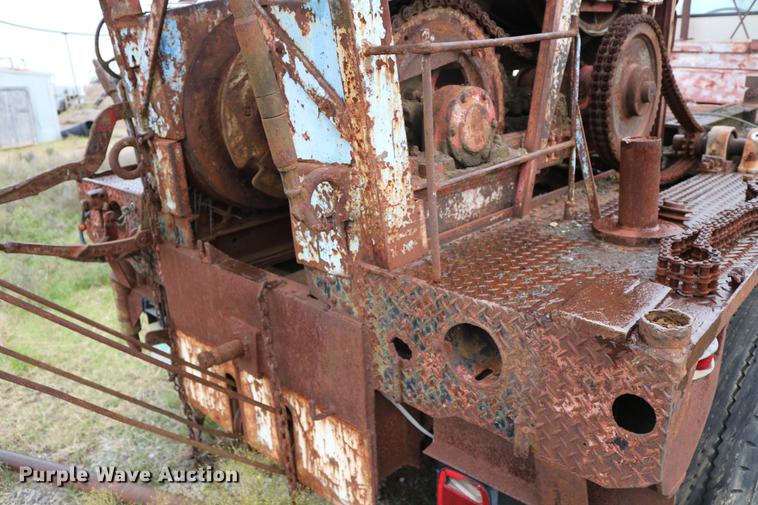 image for item DD5382 1974 International 1600 drilling rig truck