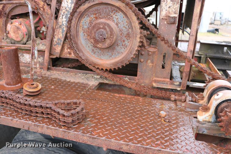 image for item DD5382 1974 International 1600 drilling rig truck