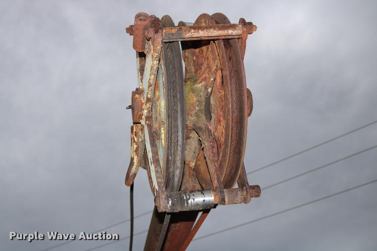 image for item DD5382 1974 International 1600 drilling rig truck