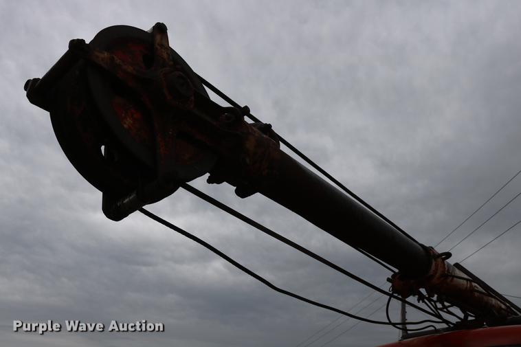 image for item DD5382 1974 International 1600 drilling rig truck