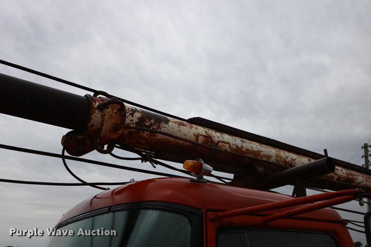 image for item DD5382 1974 International 1600 drilling rig truck
