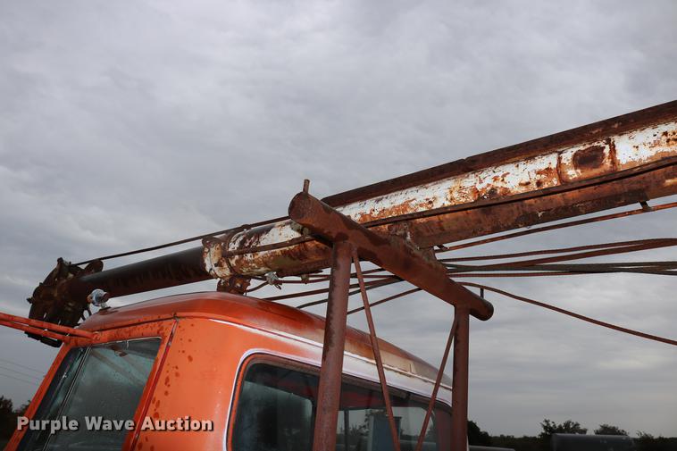 image for item DD5382 1974 International 1600 drilling rig truck