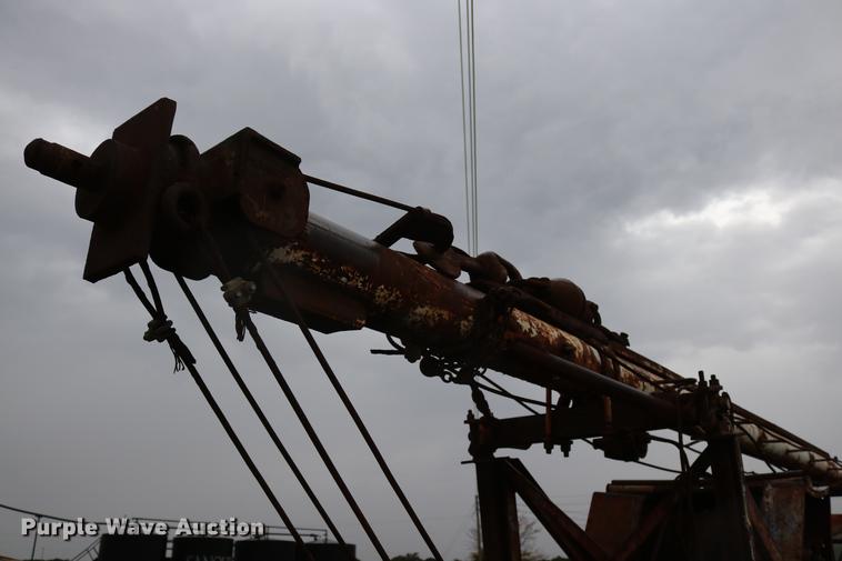 image for item DD5382 1974 International 1600 drilling rig truck