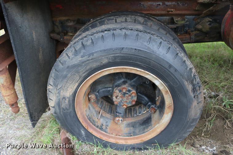 image for item DD5382 1974 International 1600 drilling rig truck