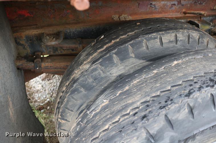 image for item DD5382 1974 International 1600 drilling rig truck