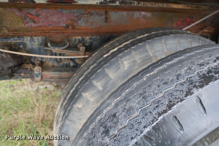 image for item DD5382 1974 International 1600 drilling rig truck