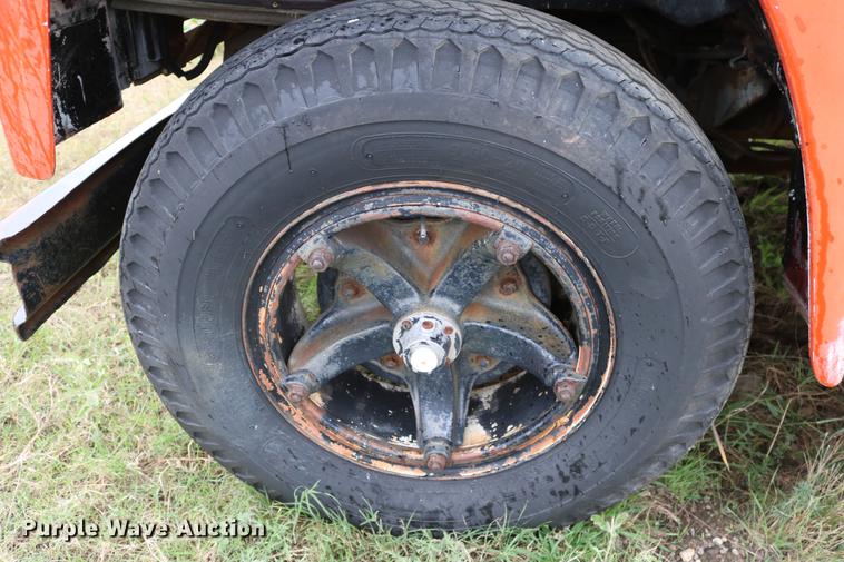 image for item DD5382 1974 International 1600 drilling rig truck