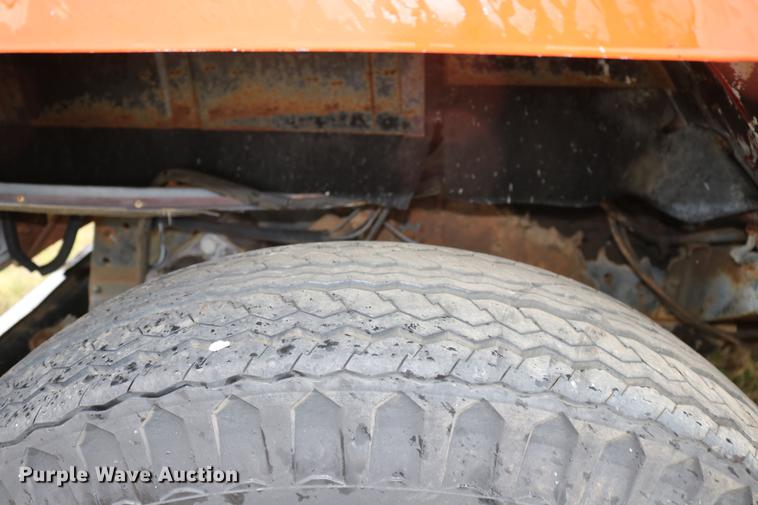 image for item DD5382 1974 International 1600 drilling rig truck