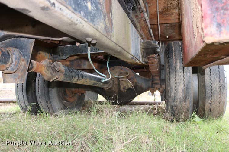 image for item DD5382 1974 International 1600 drilling rig truck