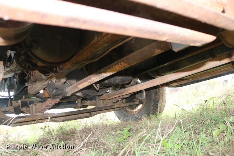 image for item DD5382 1974 International 1600 drilling rig truck