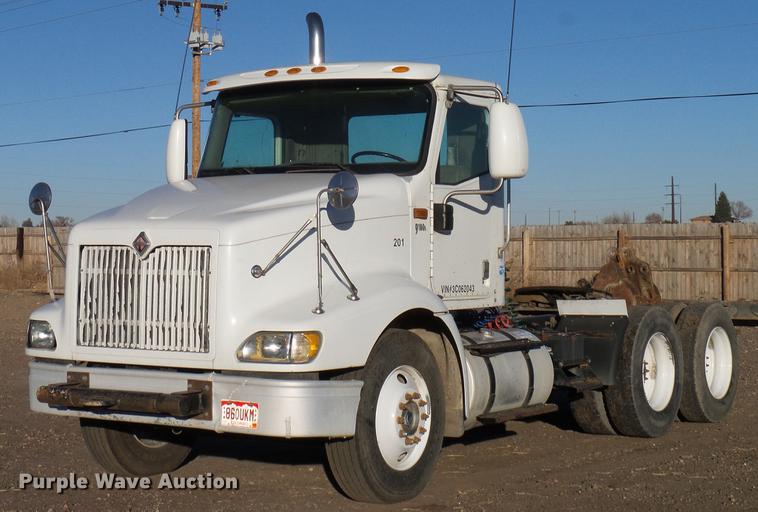 image for item DD5978 2003 International 9100i semi truck