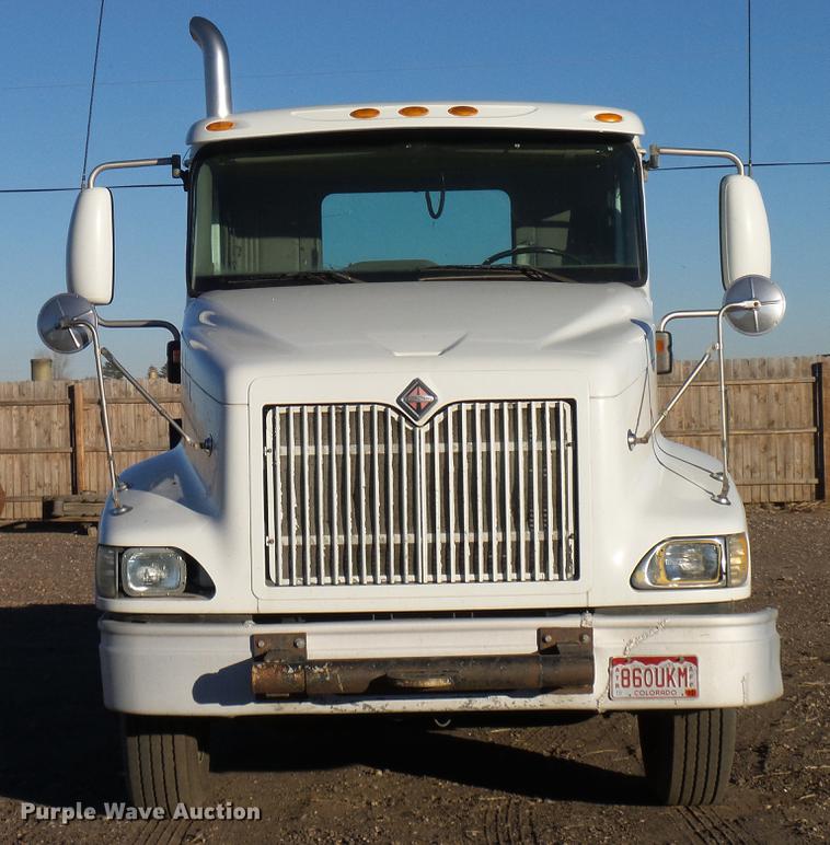 image for item DD5978 2003 International 9100i semi truck