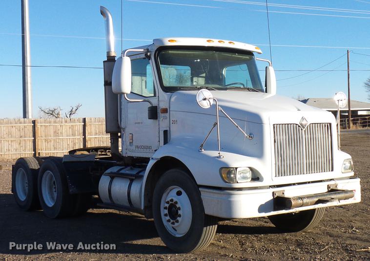 image for item DD5978 2003 International 9100i semi truck