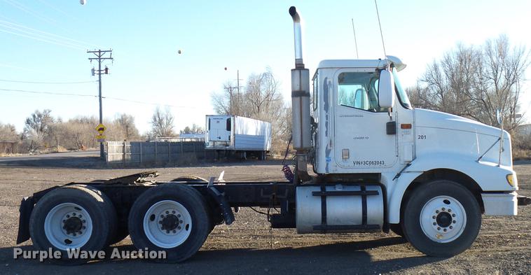 image for item DD5978 2003 International 9100i semi truck