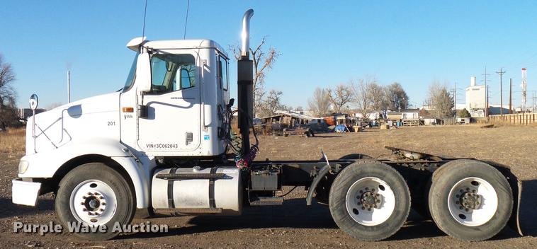 image for item DD5978 2003 International 9100i semi truck