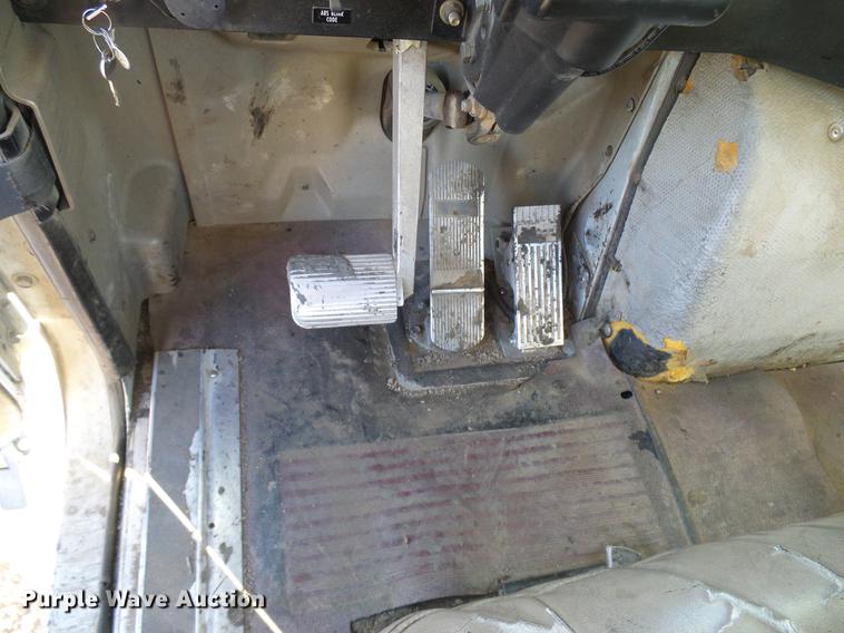 image for item DD5978 2003 International 9100i semi truck