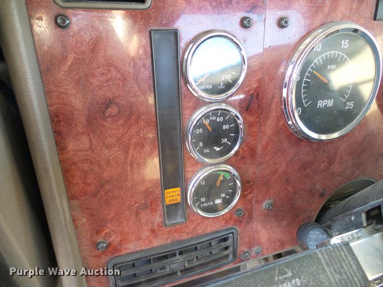 image for item DD5978 2003 International 9100i semi truck