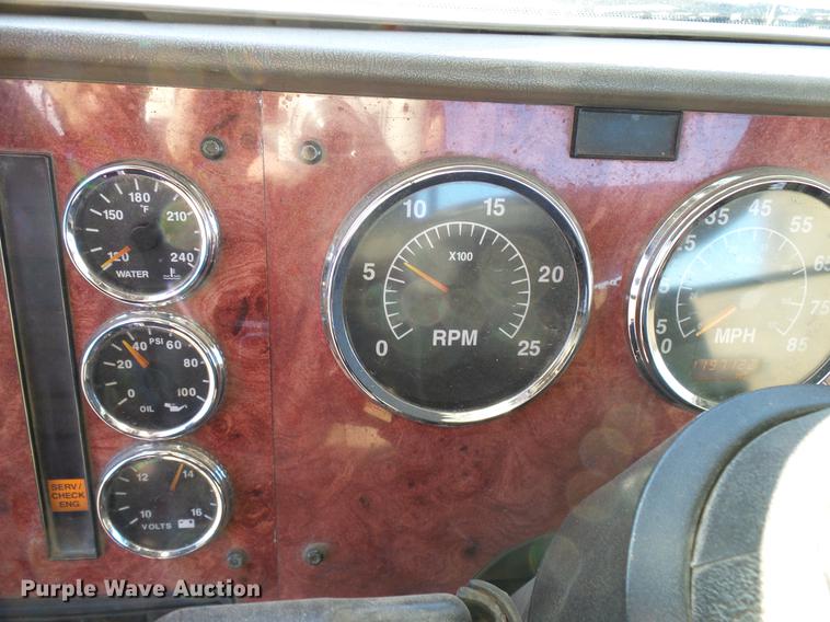 image for item DD5978 2003 International 9100i semi truck