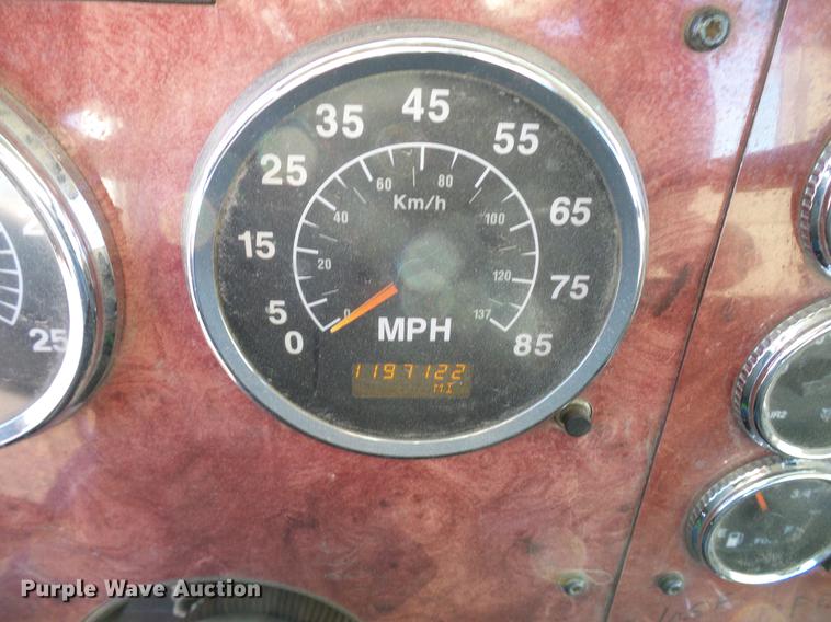 image for item DD5978 2003 International 9100i semi truck