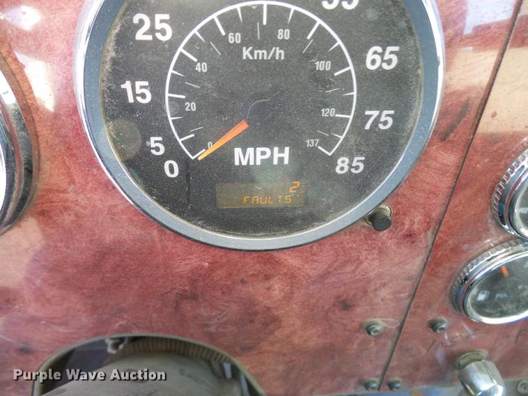 image for item DD5978 2003 International 9100i semi truck