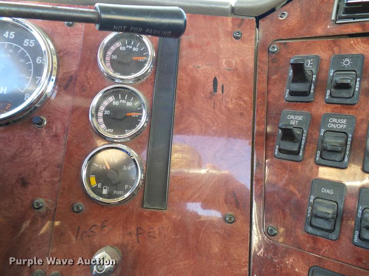 image for item DD5978 2003 International 9100i semi truck