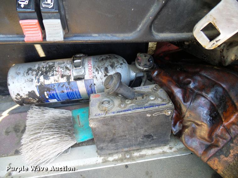 image for item DD5978 2003 International 9100i semi truck