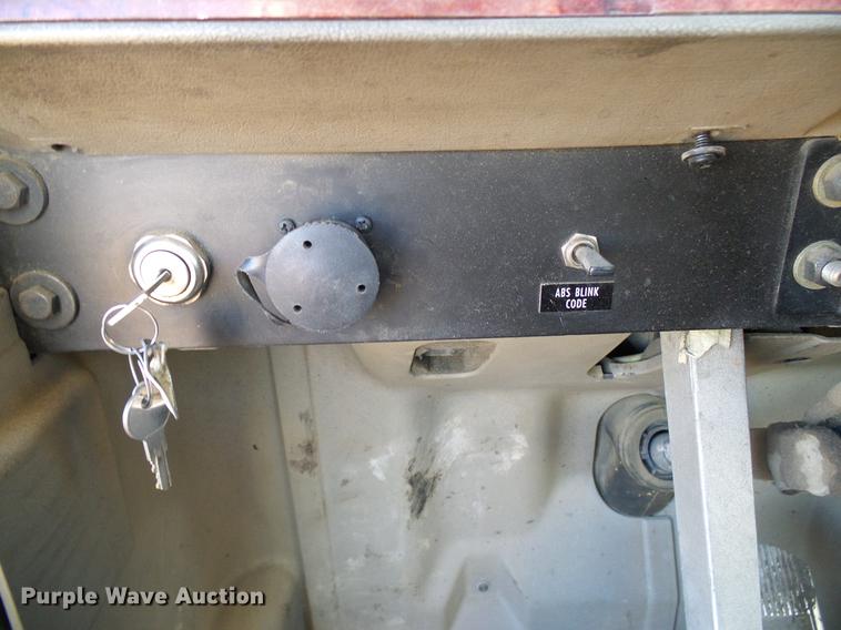 image for item DD5978 2003 International 9100i semi truck