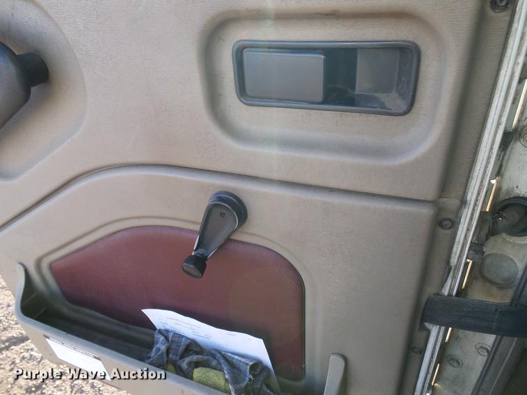 image for item DD5978 2003 International 9100i semi truck