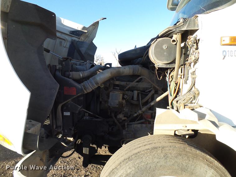 image for item DD5978 2003 International 9100i semi truck