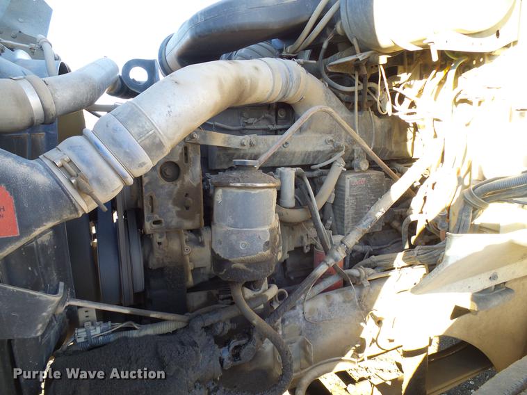 image for item DD5978 2003 International 9100i semi truck