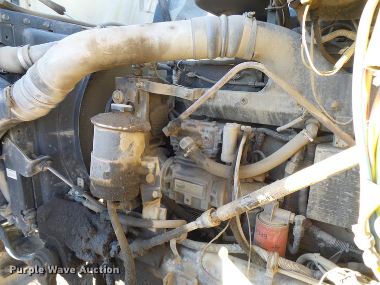 image for item DD5978 2003 International 9100i semi truck