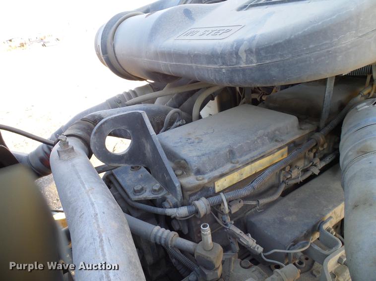 image for item DD5978 2003 International 9100i semi truck