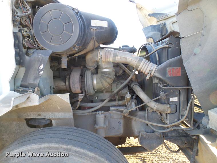 image for item DD5978 2003 International 9100i semi truck