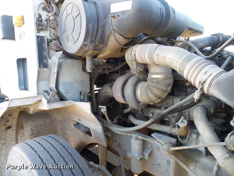 image for item DD5978 2003 International 9100i semi truck