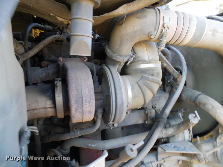 image for item DD5978 2003 International 9100i semi truck