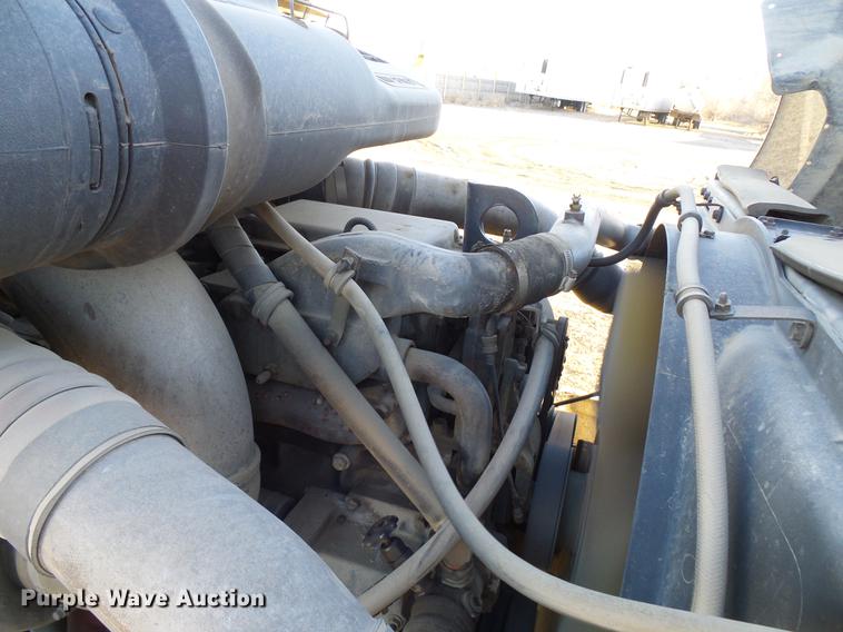 image for item DD5978 2003 International 9100i semi truck