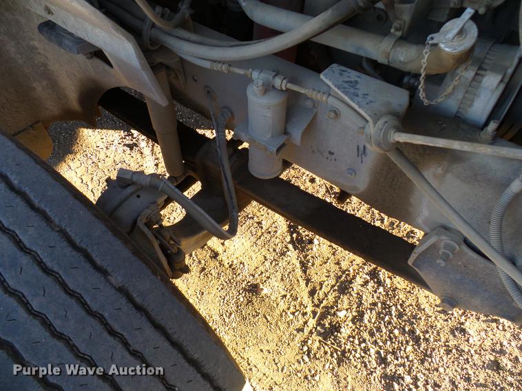 image for item DD5978 2003 International 9100i semi truck