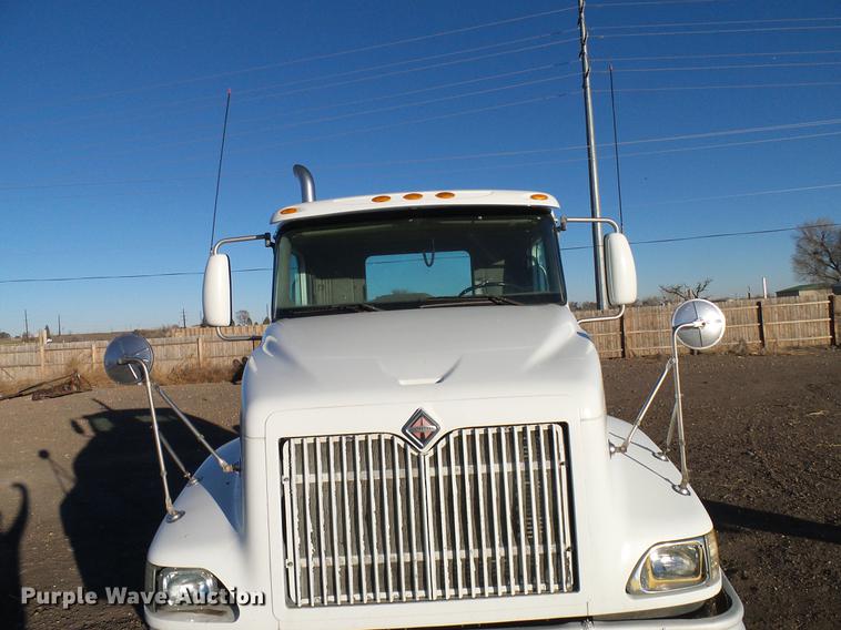image for item DD5978 2003 International 9100i semi truck