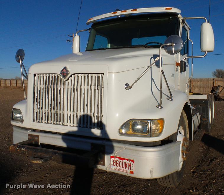 image for item DD5978 2003 International 9100i semi truck