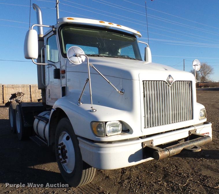 image for item DD5978 2003 International 9100i semi truck