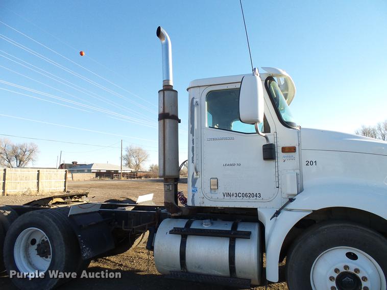 image for item DD5978 2003 International 9100i semi truck