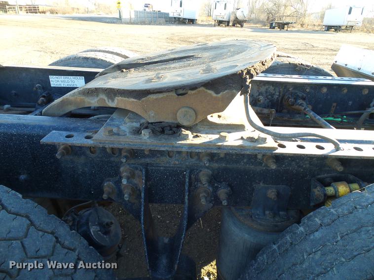 image for item DD5978 2003 International 9100i semi truck