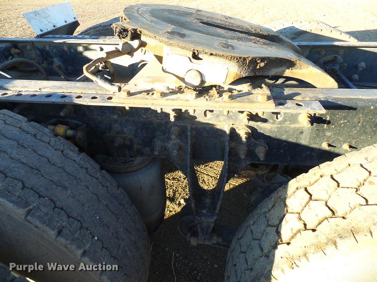 image for item DD5978 2003 International 9100i semi truck