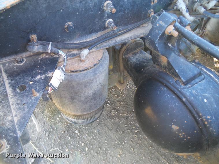 image for item DD5978 2003 International 9100i semi truck